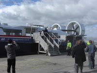 Hoverwork British Hovercraft Technology BHT-130 - Passengers boarding at Ryde (James Rowson).